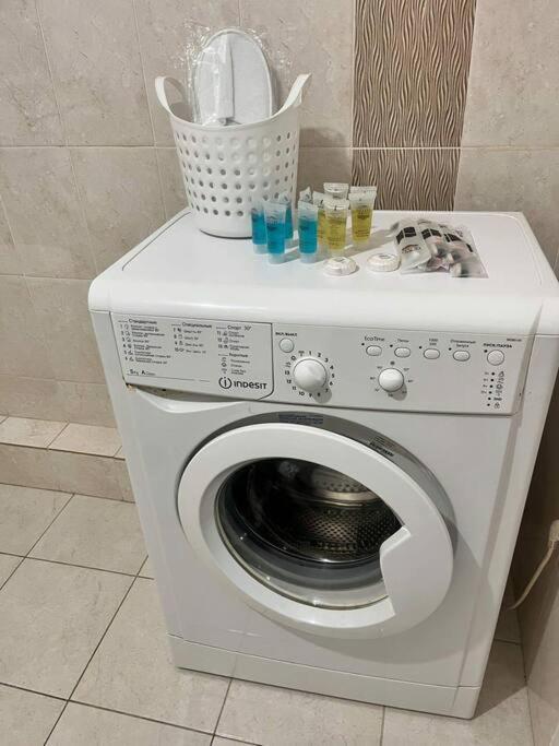 アルマトイ2-Х Комнатная В Золотом Квадратеアパートメント エクステリア 写真